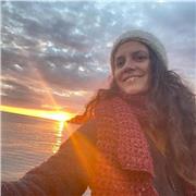 Profesora de yoga busca espacios donde ofrecer clases de yoga y meditación